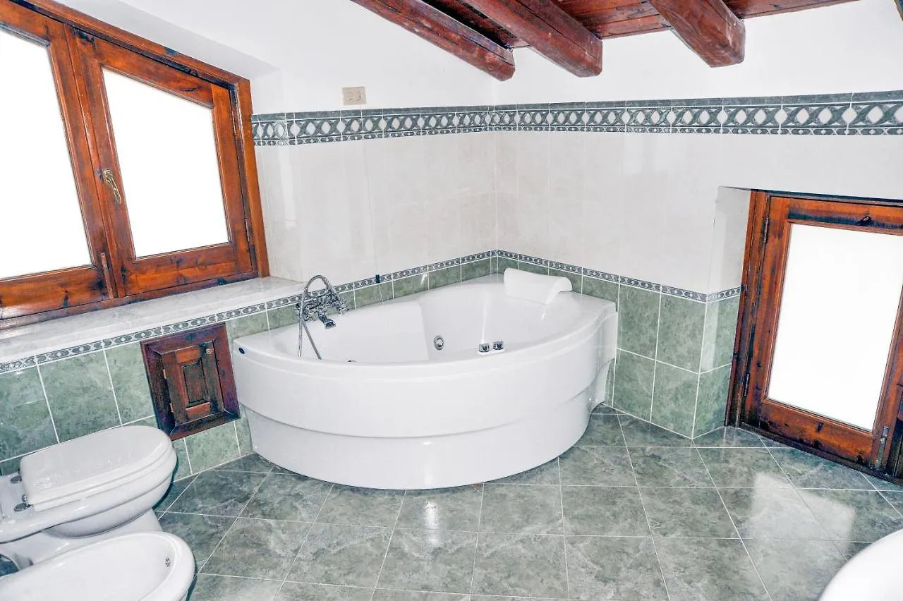 La Casa Rosa Giarre Bed & Breakfast 0*,