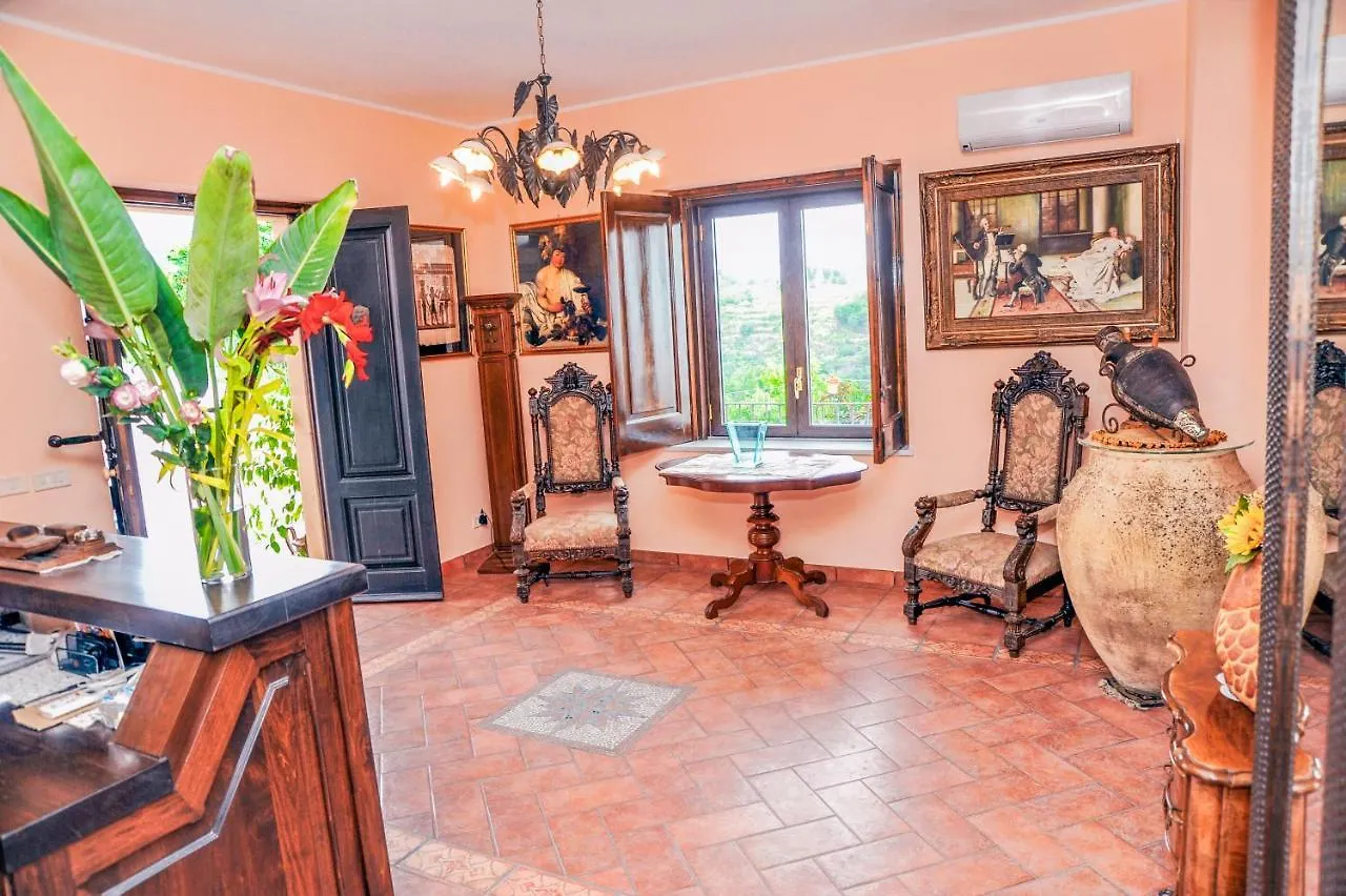 La Casa Rosa Giarre Bed & Breakfast 0*,